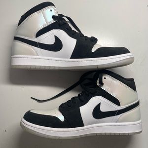 Jordan 1 Mid Shoes